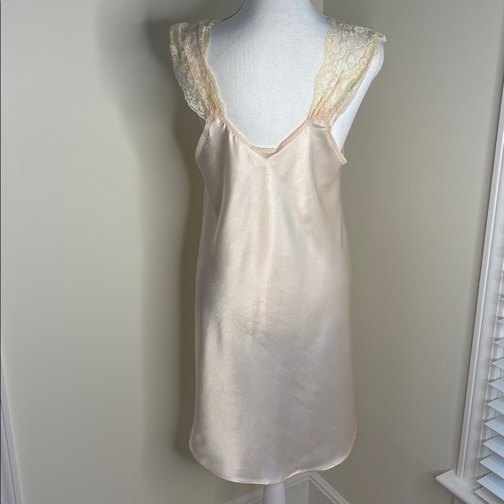 Gilligan & O'Malley Satin Lace-Trim Nightgown in Light Peach. 80’s - Picture 5 of 10